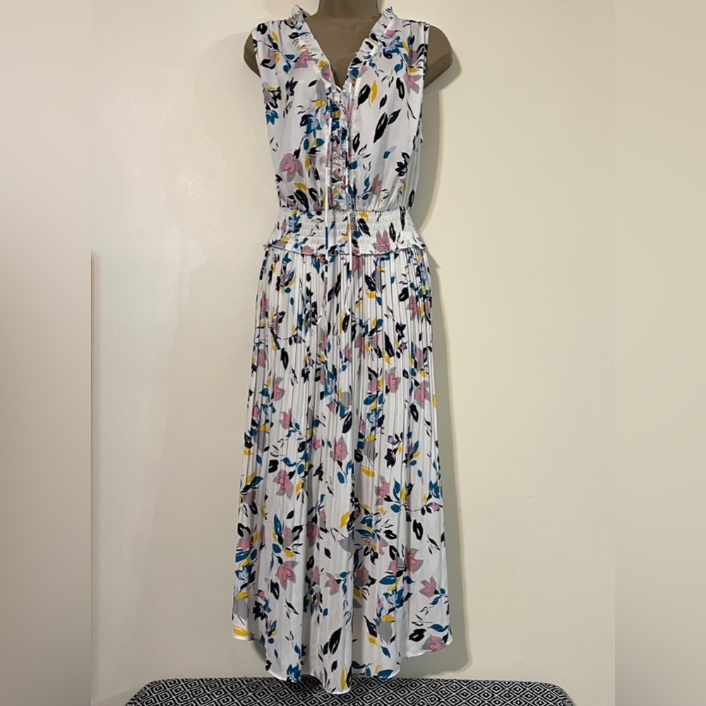 Lane Bryant white floral sleeveless pleated dress. Size 18/20